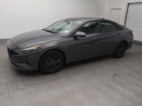 Used 2023 Hyundai Elantra SEL image 2