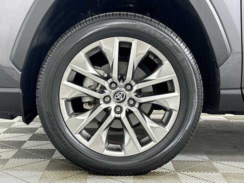 Used 2021 Toyota RAV4 XLE Premium image 29