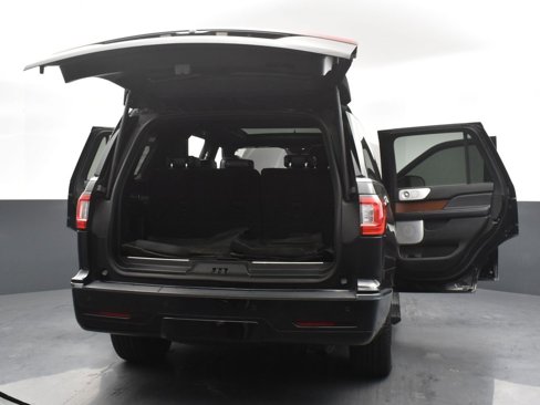Used 2020 Lincoln Navigator Reserve w/ Luxury Package image 40