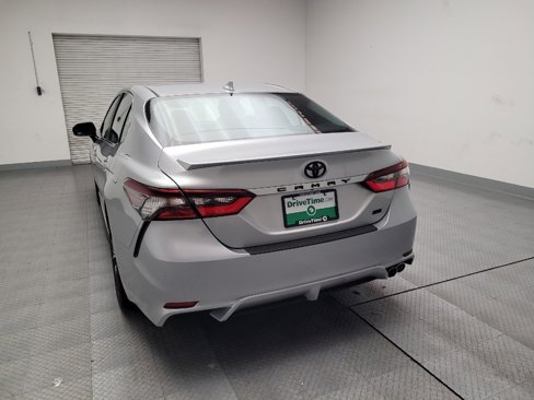 Used 2022 Toyota Camry SE image 6