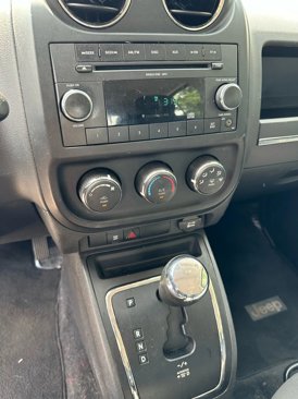 Used 2010 Jeep Compass Sport image 13