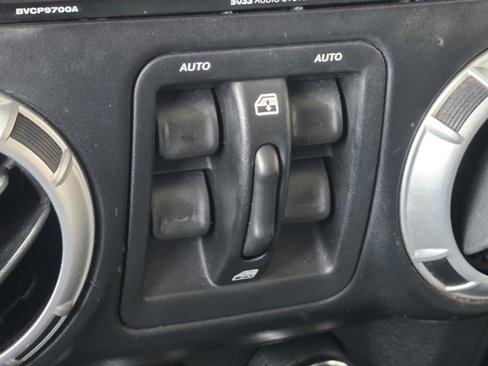 Used 2012 Jeep Wrangler Unlimited Sahara image 17