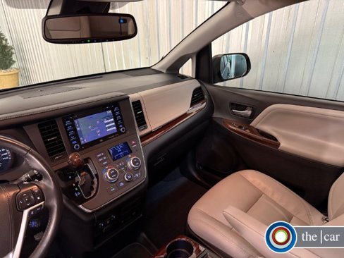 Used 2018 Toyota Sienna Limited Premium image 10