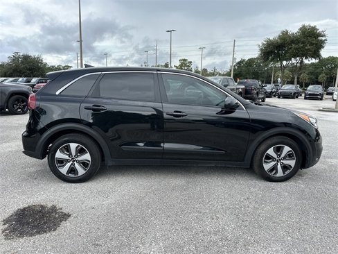 Used 2017 Kia Niro FE image 3