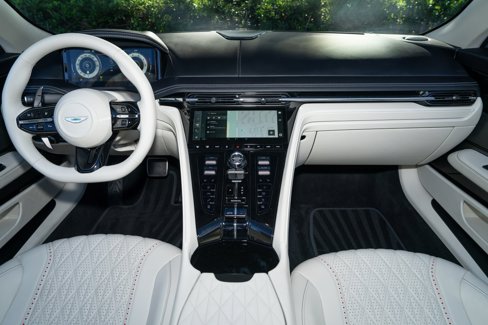 Used 2025 Aston Martin DB12 Convertible image 21