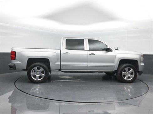 Used 2018 Chevrolet Silverado 1500 LT w/ Texas Edition image 8