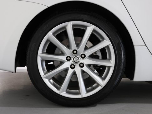 Used 2013 Jaguar XJ image 95