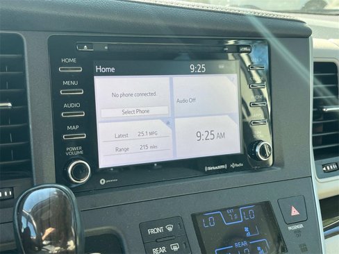 Used 2020 Toyota Sienna XLE image 29