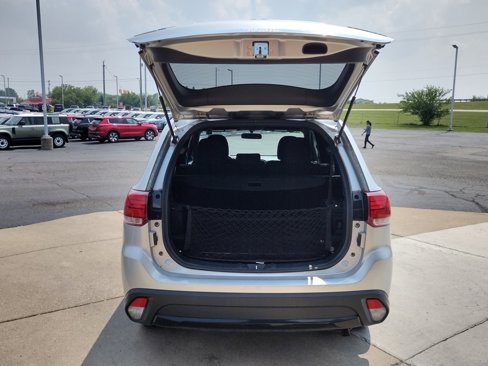 Used 2018 Mitsubishi Outlander LE image 18