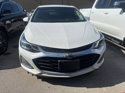 Used 2019 Chevrolet Cruze LT image 2