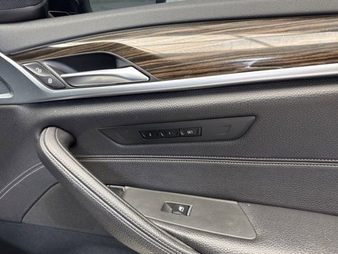 Used 2018 BMW 530e image 13