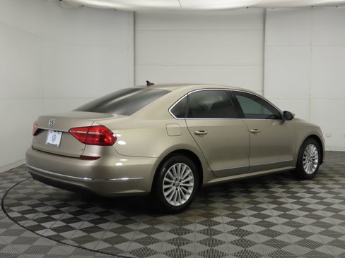 Used 2016 Volkswagen Passat 1.8T SE image 5