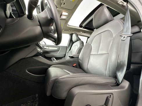 Certified 2025 Volvo XC40 B5 Plus image 18