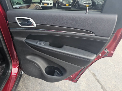 Used 2018 Jeep Grand Cherokee Limited image 29