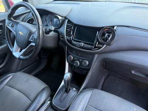 Used 2018 Chevrolet Trax LT w/ LT Convenience Package image 6