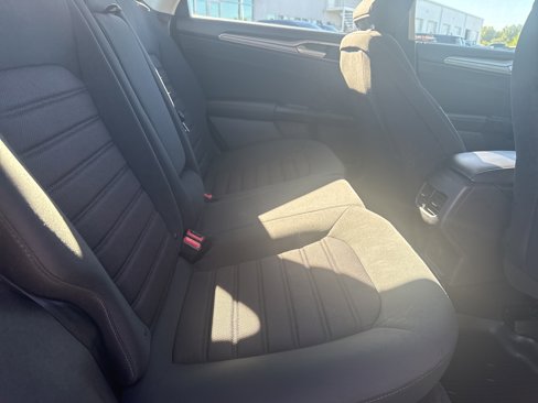 Used 2020 Ford Fusion SE image 11