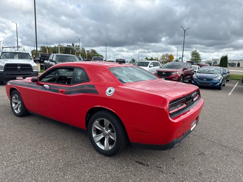 Used 2015 Dodge Challenger SXT w/ Driver Convenience Group image 3