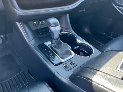 Used 2018 Toyota Highlander XLE image 18