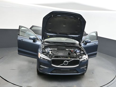 Used 2022 Volvo XC60 B5 Momentum w/ Climate Package image 52