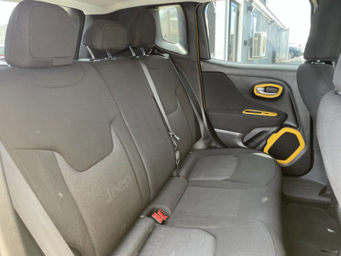 Used 2015 Jeep Renegade Latitude w/ Cold Weather Group II image 35