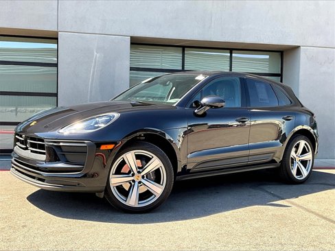 Certified 2025 Porsche Macan image 1