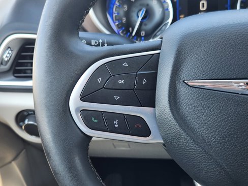 Used 2023 Chrysler Voyager LX image 20