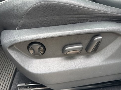 Used 2018 Volkswagen Tiguan SEL image 16