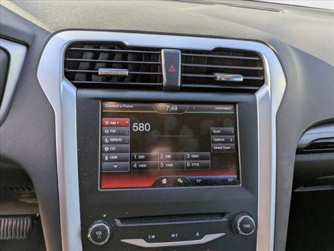 Used 2015 Ford Fusion SE image 13