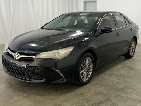 Used 2017 Toyota Camry SE image 5