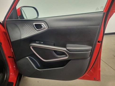 Used 2022 Kia Soul LX image 26