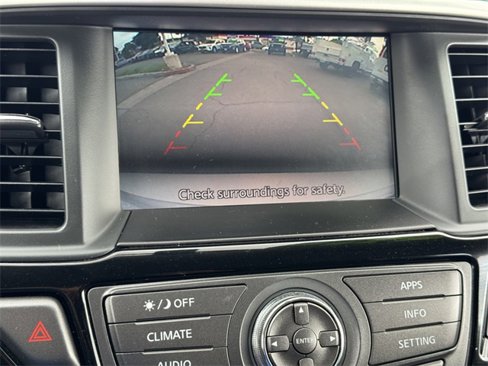 Used 2018 Nissan Pathfinder S image 17