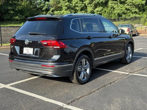 Used 2020 Volkswagen Tiguan SEL w/ Tiguan Three-Row MDO Package image 3