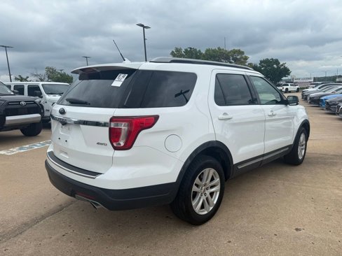 Used 2018 Ford Explorer XLT w/ Equipment Group 201A image 5