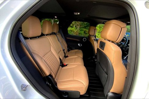 Used 2025 Land Rover Discovery Dynamic SE image 17