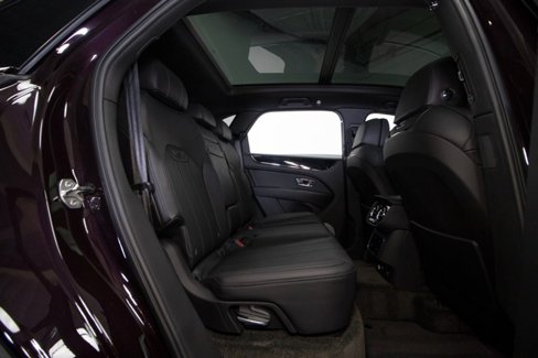 Used 2022 Bentley Bentayga image 61