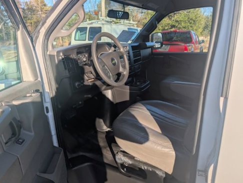 Used 2022 Chevrolet Express 2500 w/ Driver Convenience Package image 8