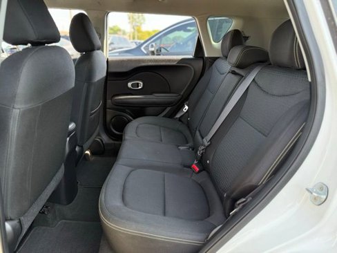 Used 2016 Kia Soul + image 17