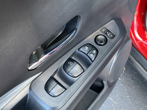 Used 2023 Nissan Kicks SR image 12