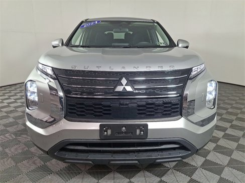 Used 2024 Mitsubishi Outlander ES image 5