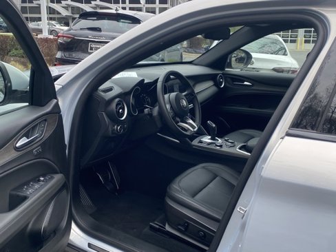 Used 2023 Alfa Romeo Stelvio Ti image 21