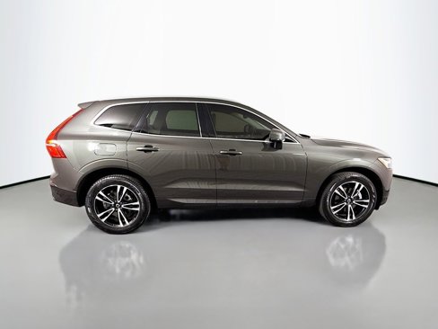 Used 2021 Volvo XC60 T5 Momentum w/ Premium Package image 8