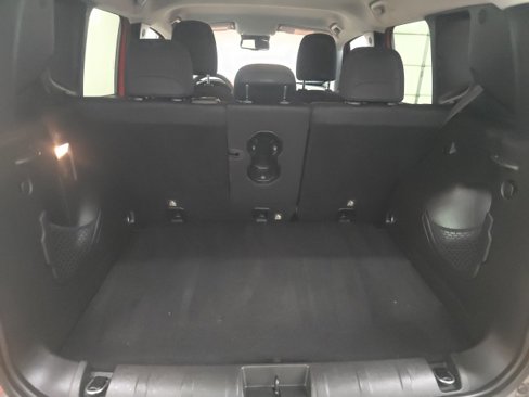 Used 2019 Jeep Renegade Latitude w/ Popular Equipment Group image 11