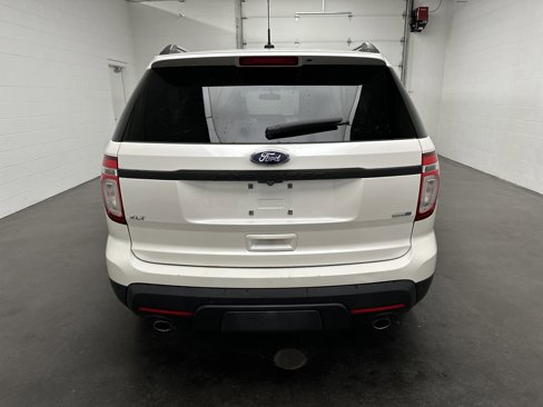 Used 2015 Ford Explorer XLT w/ Equipment Group 202A image 8