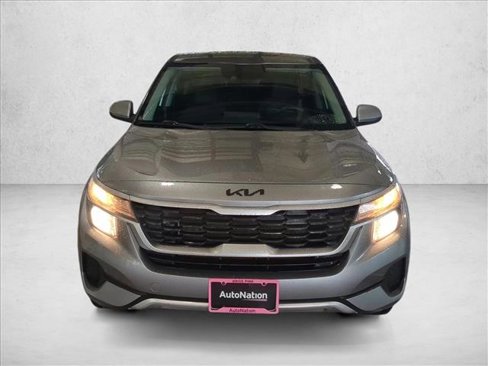 Used 2022 Kia Seltos LX image 2