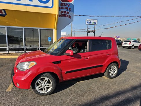 Used 2012 Kia Soul ! w/ Premium Pkg image 2