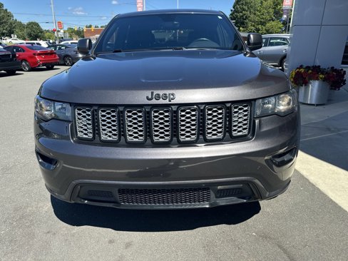 Used 2018 Jeep Grand Cherokee Altitude image 3