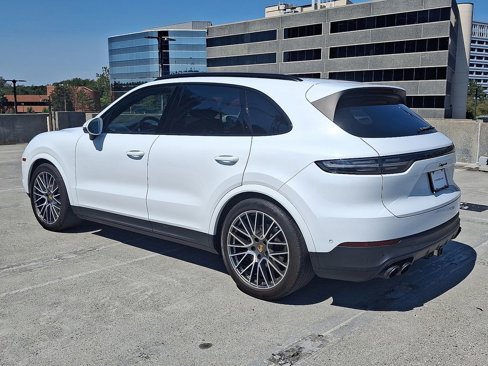 Certified 2023 Porsche Cayenne Platinum Edition image 3