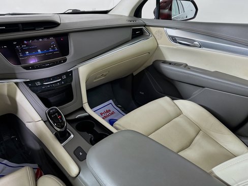 Used 2017 Cadillac XT5 Luxury w/ Driver Awareness Package image 24