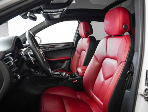 Certified 2023 Porsche Macan image 5