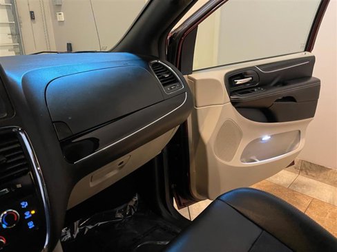 Used 2019 Dodge Grand Caravan SXT image 66